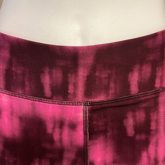Under Armour Hot Pink/Burgundy Tie Dye Pattern Cropped Compression Leggings- Med - Picture 4 of 10